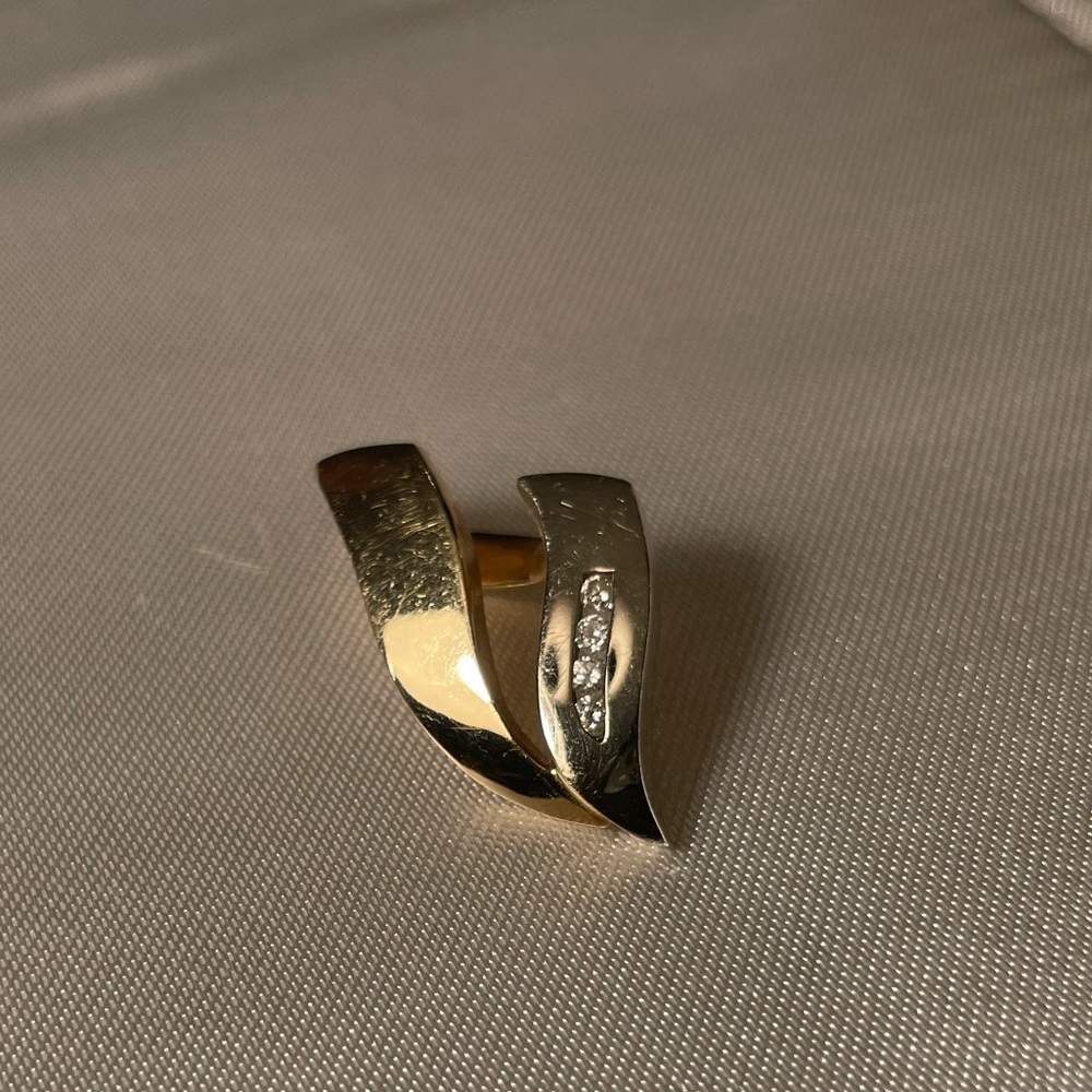 14k gold pendant with .5k diamonds (SOLD)